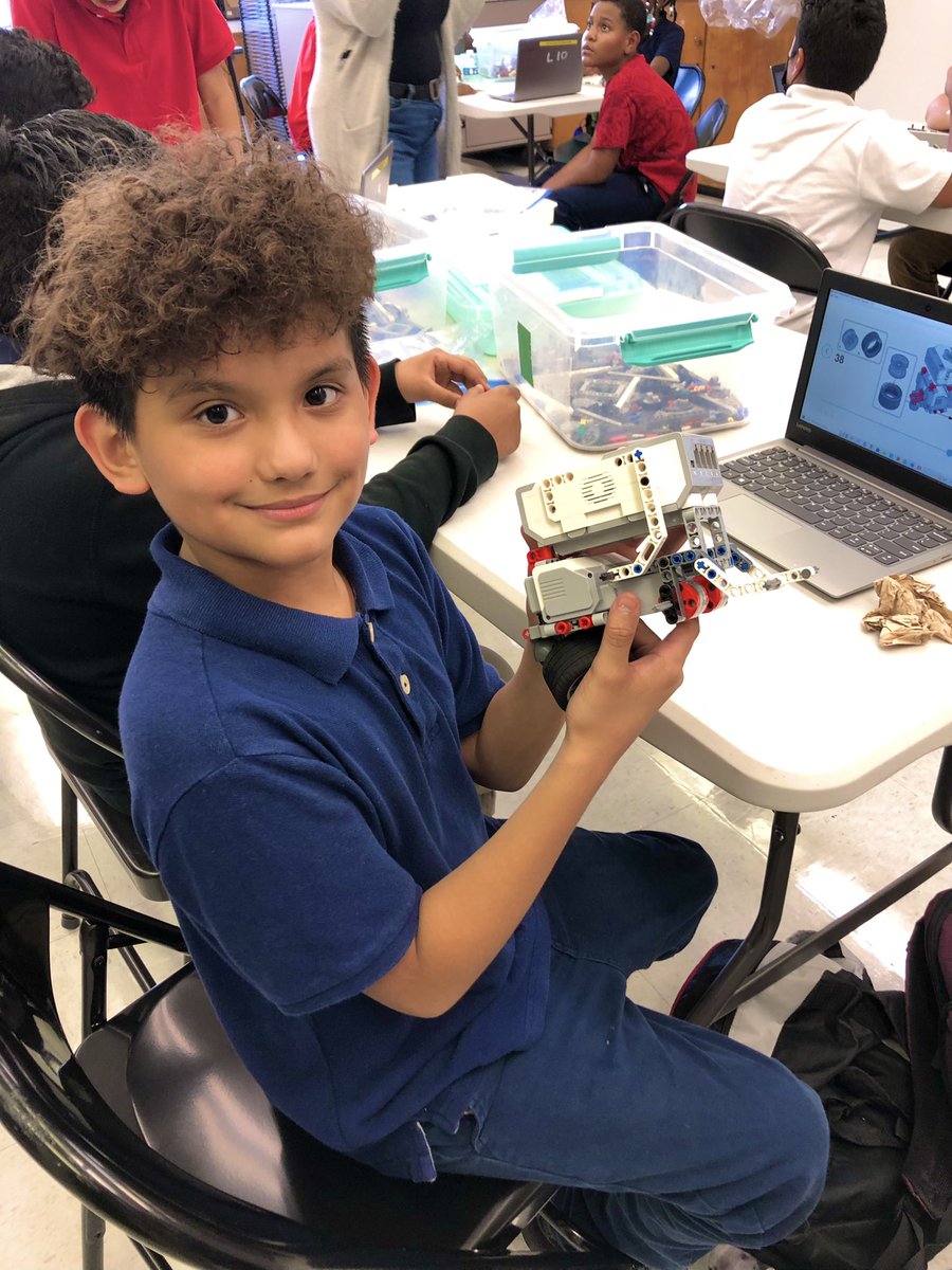 EmilyMe10531515's tweet image. First of the Ross STEM Magnet robots complete ✔️ Next stop- Coding. #RockingRobots @sharell_martin @AhmeshaG @ray4d_thebetsy @BetsyRossElem @HISDFACE @Tareese8 @HISDChoice @HISDElementary2 @TeamHISD @Brainmogul95 @Teacher_Toya @tuwest @behaviorlady