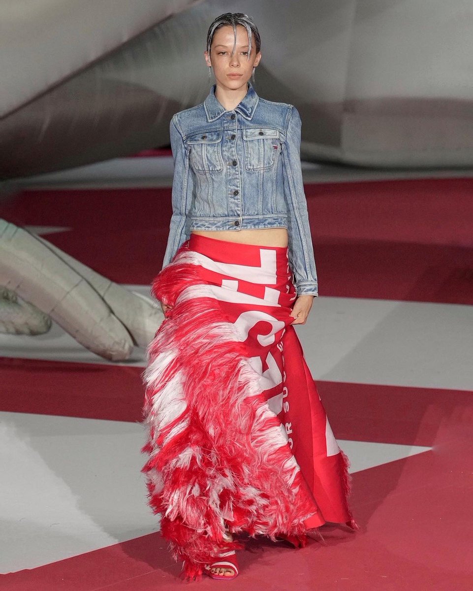 sadandboujie's tweet photo. This skirt was a true couture piece, I would have loved to have a camera crew on the 15 person atelier team sewing this onto my body. Such an honor to wear, and thank GOD I didn’t trip over it!!! https://t.co/OFF7z2eHax