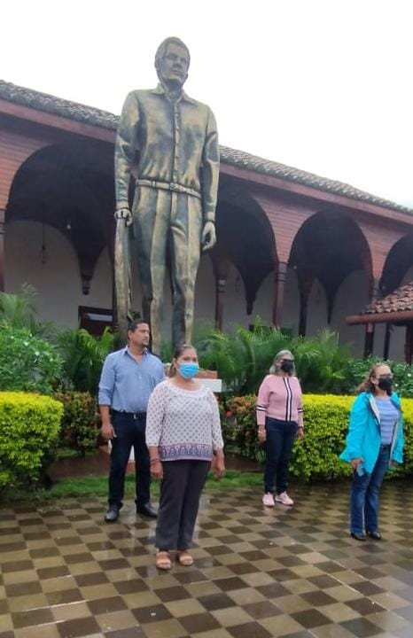 JsLuisaAmanda79's tweet photo. Se rinde homenaje a un hombre lleno de valentía y coraje #RigobertoPresente 💪🖤❤️✌️#LeónRevolución https://t.co/uLAcndaJB2