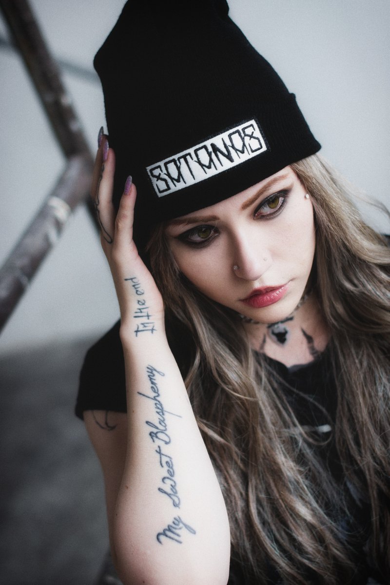 kingmonstermx's tweet photo. 🔥Beanie Satanas🔥
$200⚡️
Consíguelo en https://t.co/p2SYCPkklC y en las Monster Stores ☠️
@kingmonstertlalnepantla @kingmonstermxli @kingmonstertoluca @kingmonsteroaxaca @kingmonsterchileoficial @kingmonsterchetumal
#monster #kingmonster #monsterettes #satanas https://t.co/Z4FCQ0NC5x