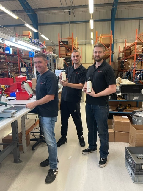 RaytecHazardous's tweet photo. Stay hydrated!
A huge thank you to Raytec's Health at Work team for organising these Raytec branded flasks to keep our water cold and our coffees hot. See the enjoyment on their faces!
Shoutout to #Fosh for providing us with our bottles.
#work #team #hyfdrated #health https://t.co/vVlixBh32X