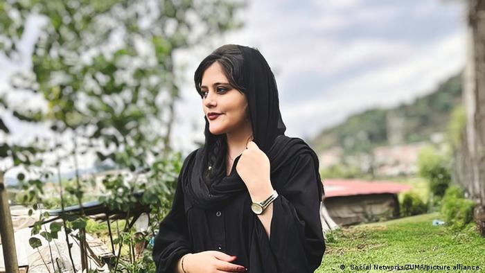 chooselove's tweet photo. Last week, Mahsa Amini died after being violently arrested &amp; beaten for not complying with Iran's hijab rules, amid their women’s dress crackdowns.

Over the past 5 days, women have been gathering to protest, burn headscarves &amp; mourn Mahsa.

Solidarity &amp; love to all protesting. https://t.co/JZQIPw2E9k