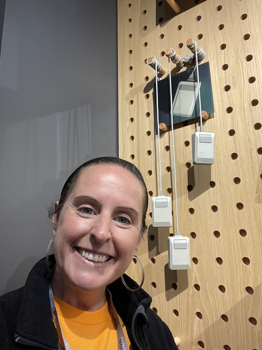 MrsRichtersci's tweet image. Spending the morning @ideo ! They do many things, but one of the “things” they did was design the first usable computer mouse for Apple. @fcpsaap @Craig_Herring @W_WhitmanMS @LoriBedsole2 #fcpsaap #jasonargonaut #scienceteacher