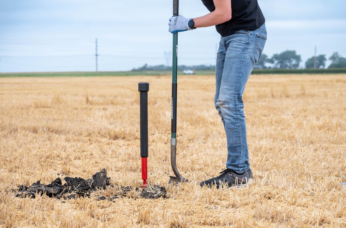 Who said soil sampling wasn't fun? Here's a glimpse into some project work at #GrandFarm. 🌾