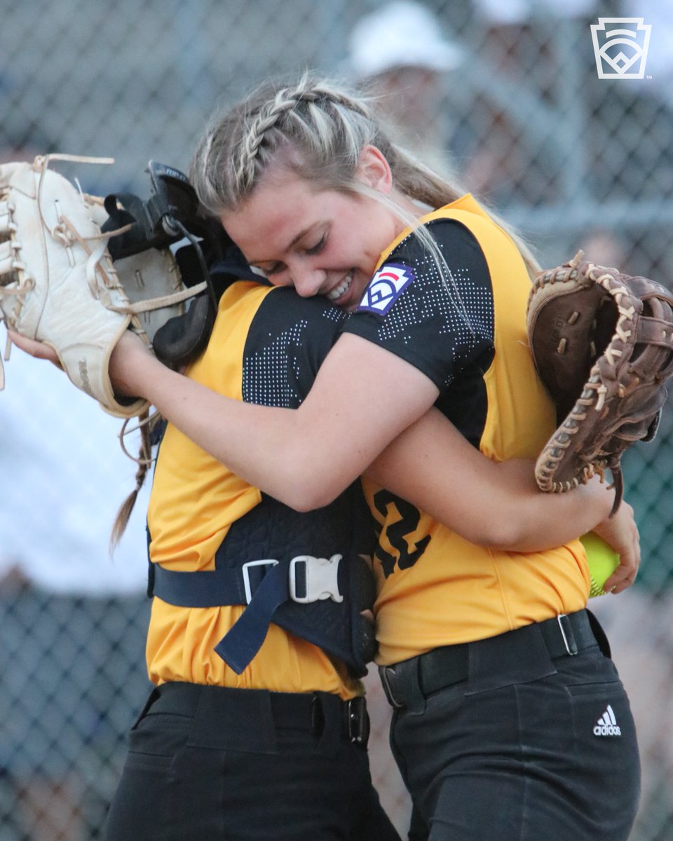 LittleLeague's tweet photo. It's officially the 𝓵𝓪𝓼𝓽 𝓭𝓪𝔂 𝓸𝓯 𝓼𝓾𝓶𝓶𝓮𝓻 ☀

So we'll take this opportunity to share some of our favorite photos of the summer https://t.co/zbm3MYYJEf
