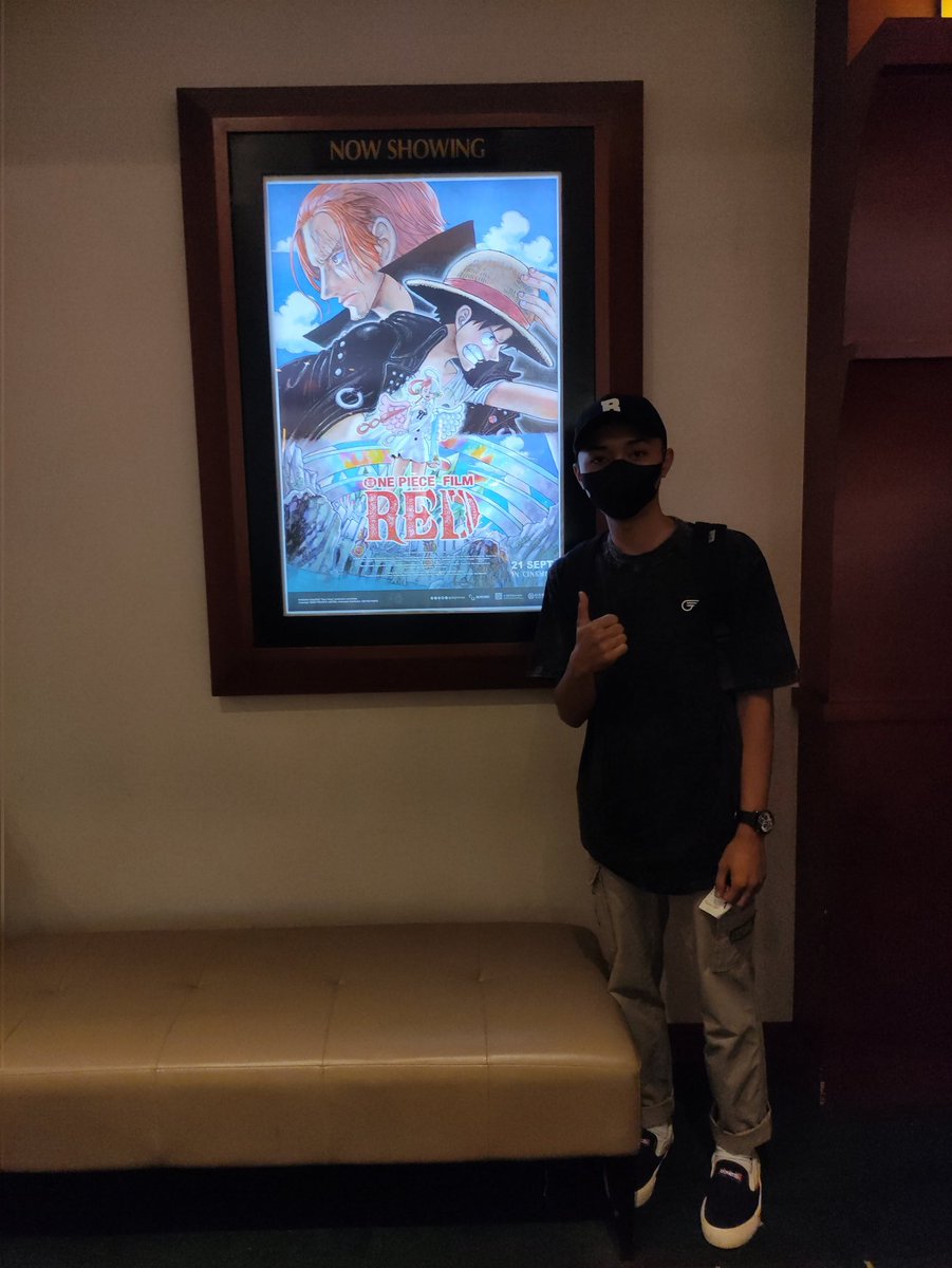 riskya246's tweet photo. Yang penting foto meskipun di liatin banyak orang 🗿 #ONEPIECE https://t.co/K0mXRKiX0I