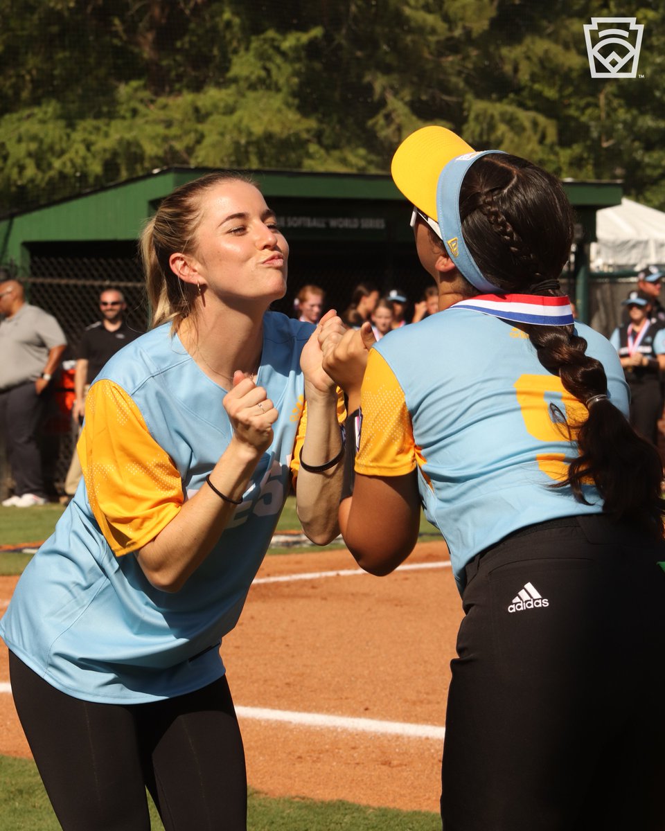 LittleLeague's tweet photo. It's officially the 𝓵𝓪𝓼𝓽 𝓭𝓪𝔂 𝓸𝓯 𝓼𝓾𝓶𝓶𝓮𝓻 ☀

So we'll take this opportunity to share some of our favorite photos of the summer https://t.co/zbm3MYYJEf