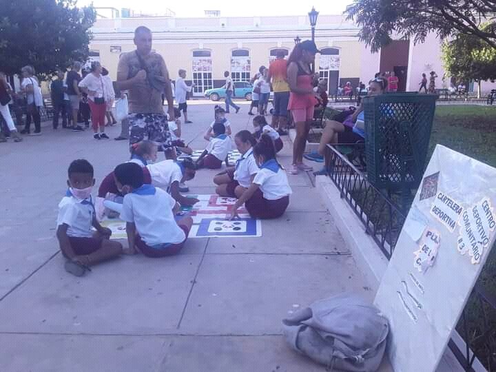 joseluisgandar7's tweet photo. En el Día Mundial del Alzheimer, el movimiento deportivo en #matanzascuba realiza actividades en el céntrico Parque de la Libertad de esta ciudad para estimular mente y cuerpo y combatir la enfermedad https://t.co/nusMdK3nye