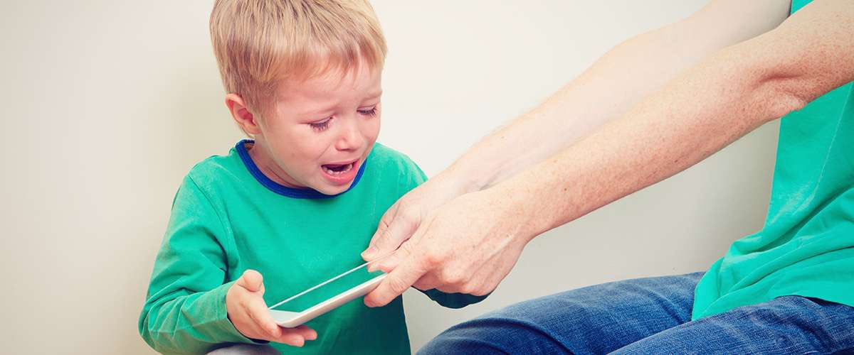 "د.فهد الماجد": 

تربية الأولاد على تلبية طلباتهم ورغباتهم تصنع منهم شخصية ضعيفة هشة، غير قادرة على تحمل المسؤوليات ومواجهة مواقف الحياة.