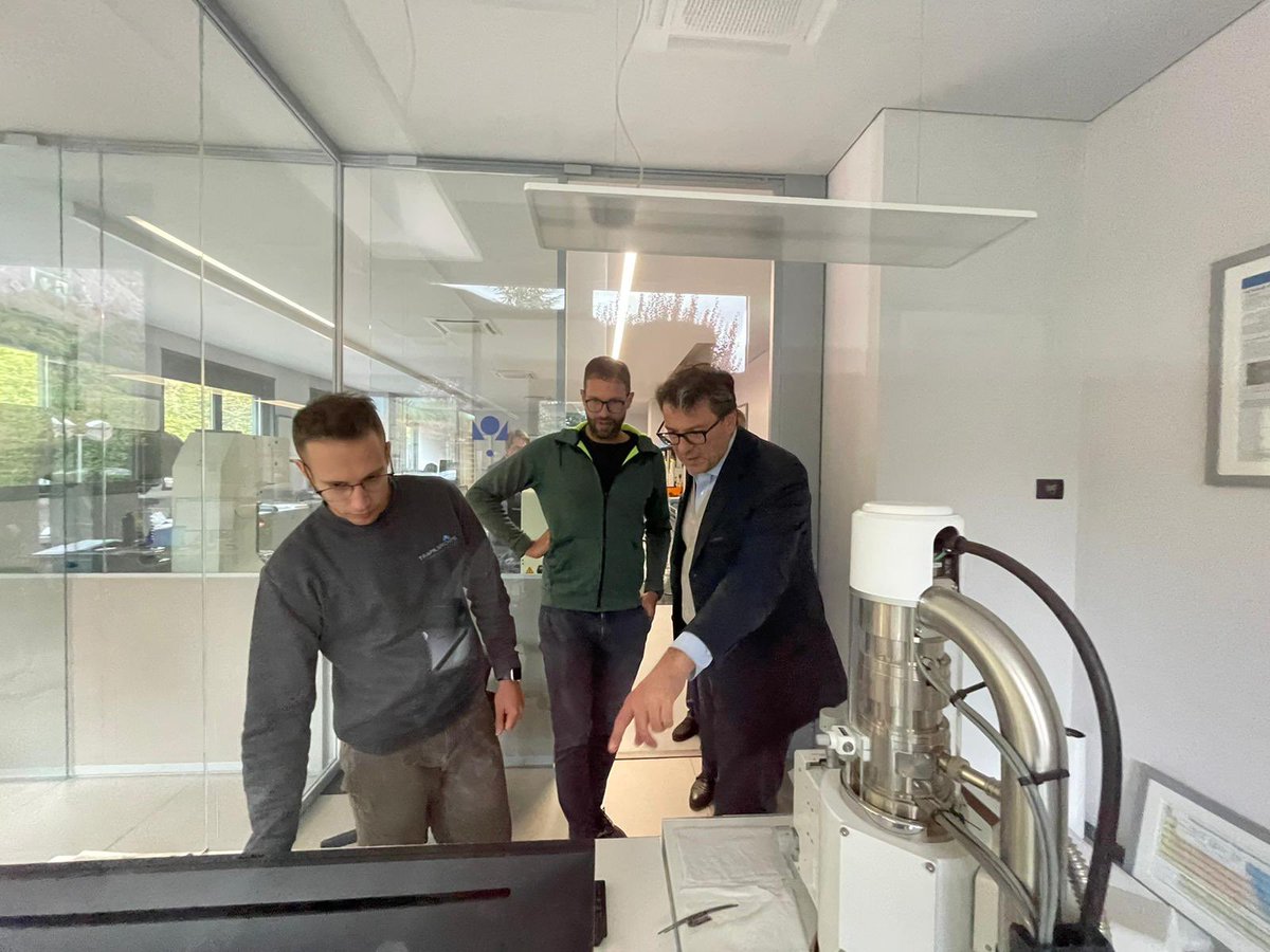 mimit_gov's tweet photo. Il ministro Giorgetti ha visitato in provincia di #Como l’azienda #TrafilspecITS specializzata nella lavorazione a freddo degli acciai speciali a #Canzo, la #Enervit di #Erba produttrice di integratori sportivi e l’Industria Tessile #Gastaldi a #Merone. https://t.co/AkazhH4Tl6