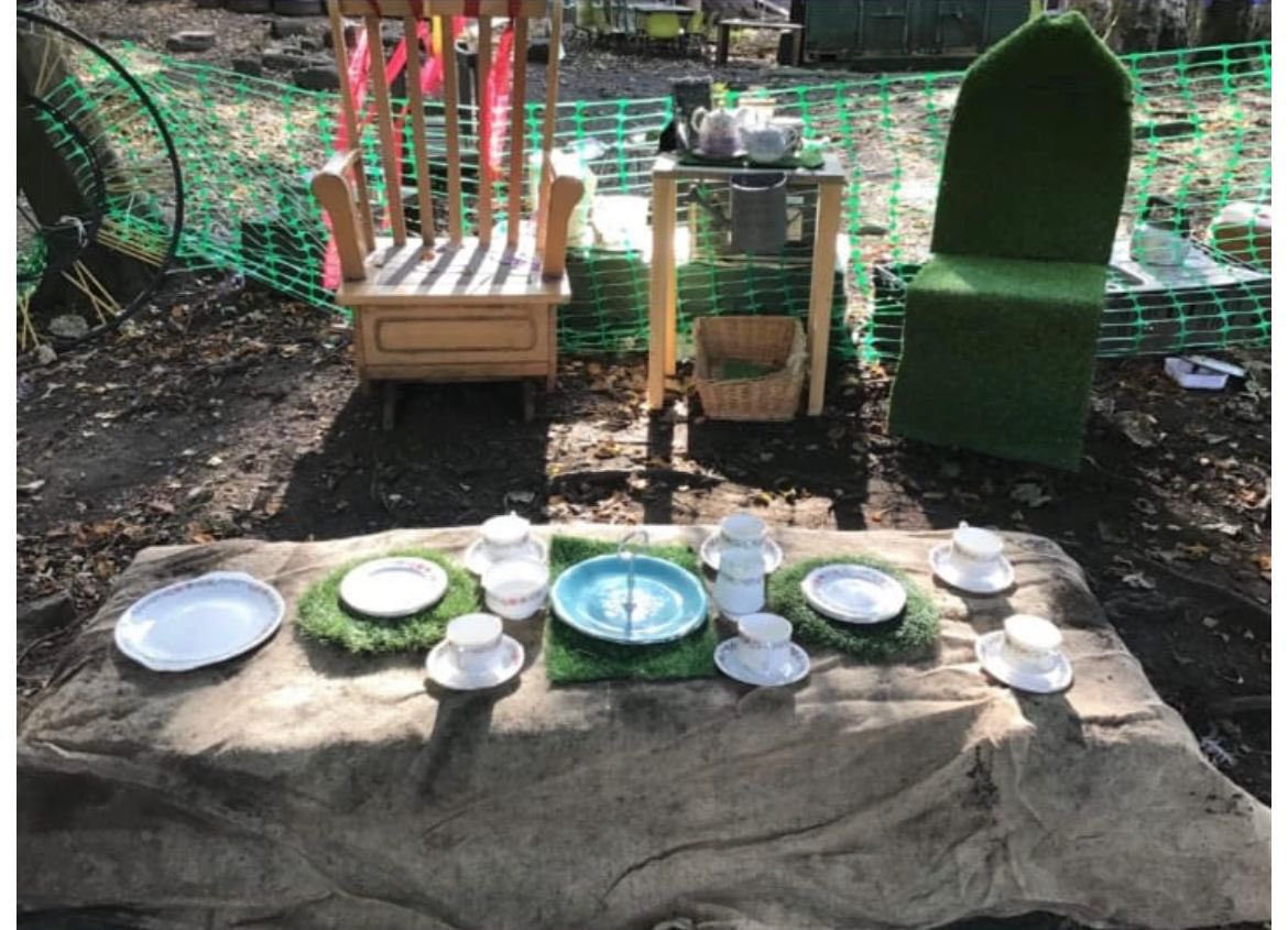 kirknursery's tweet photo. At Kirktonholme Newton Mearns we can hear a quiet voice say “It was all very well to say “Drink me,” but the wise little Alice was not going to do that in a hurry. “No, I’ll look first,” she said, “and see whether it’s marked ‘poison’ or not.”….Oh what a land of wonder? 👸❤️🐇🎩 https://t.co/l0RtNAcRaL