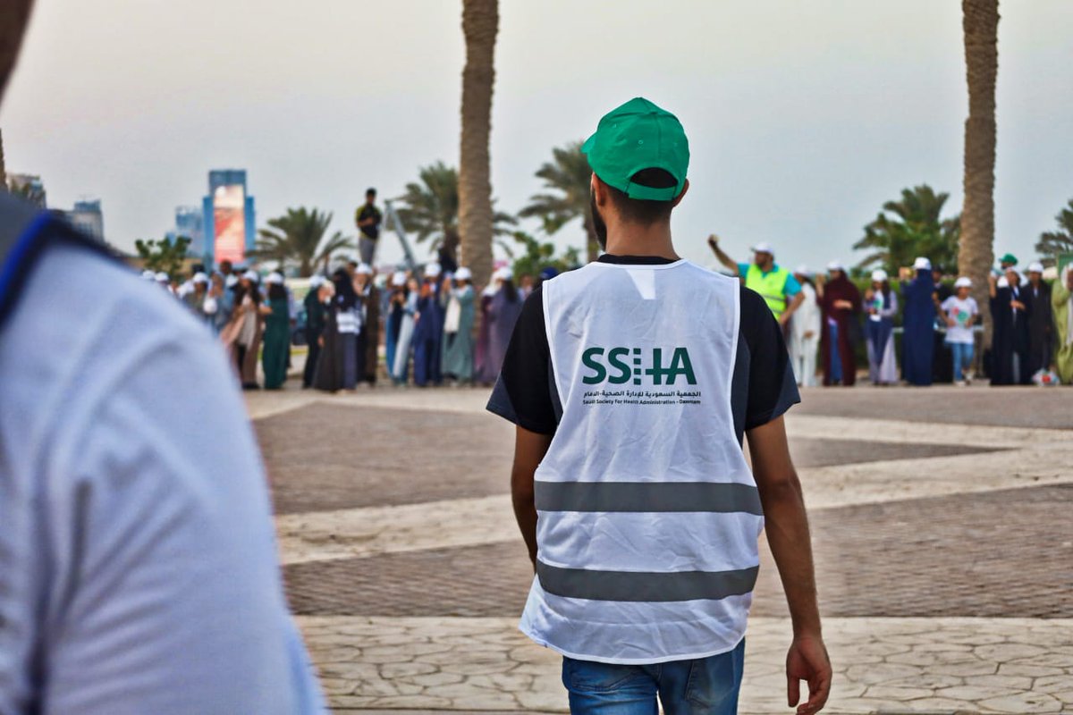 SSHA_EASTERN's tweet photo. شاركت الجمعية من خلال فريقها التطوعي بأكثر من ٢٧٠ متطوع ومتطوعة في مبادرة لوحة وطن٢
والتي أقيمت يوم أمس في الواجهة البحرية بالخبر والتي تضمنت عن تشكيل الهوية الوطنية بالعنصر البشري بتنظيم مكتب العمل بالخبر
#اليوم_الوطني_السعودي_92 
#هي_لنا_دار
#السعودية 
#الإدارة_الصحية 
#الشرقية https://t.co/ofatussf2G