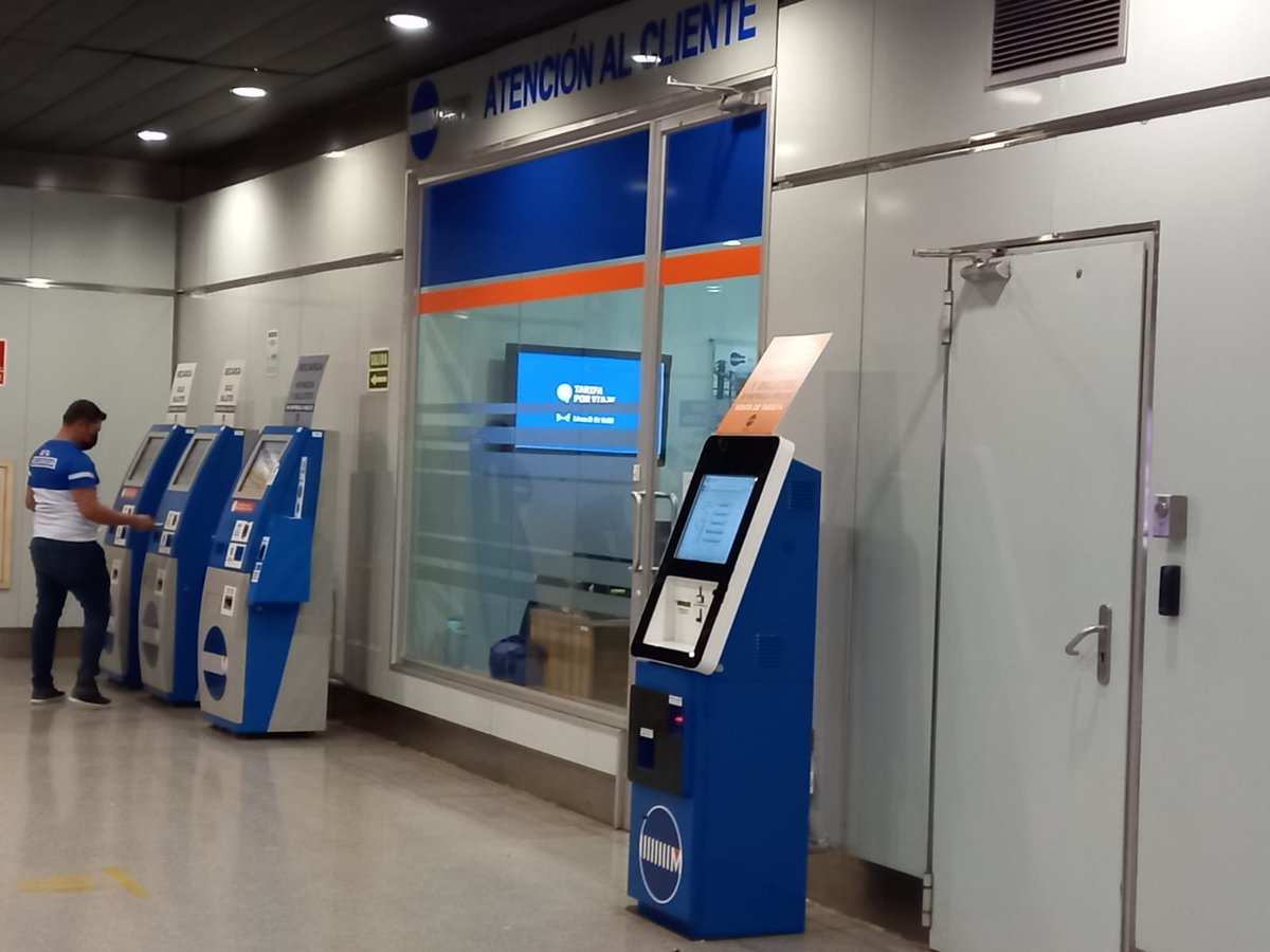 Los documentos del señor Porfirio Castillo Miranda fueron encontrados y están en custodia del personal del metro de Panamá en la estación de la iglesia del Carmen 
<a href="/OficialMiBus/">Transporte Masivo de Panamá - MiBus</a> <a href="/elmetrodepanama/">El Metro de Panamá</a>