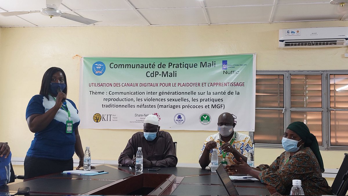 mbbtonistar's tweet photo. @asdapmali organise une table ronde pour une com ibter générationnelle sur la #SR, les #VBG, #MGF.
Sont présents, des hommes de cultes, des spécialistes, des blogueurs et des jeunes des organisations de la société civile. 
#CdpMali  #Enssemble #droitdesfilles #StopMGF https://t.co/MQuwcMdIhX