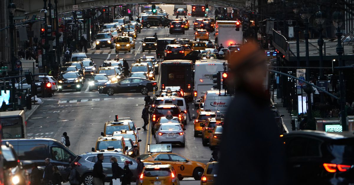 U.S. traffic deaths in first half of 2022 hit 16-year high #trafficdeaths #saferdrivers #safervehicles #saferroads #saferspeeds #autoaccidents #autoinsuance ow.ly/YWYN50KP1rV