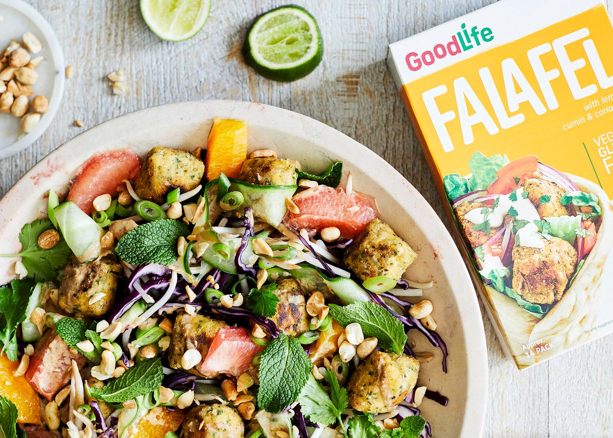 healthwell_uk's tweet photo. How amazing does this falafel salad from GoodLife look? Packed with fresh and zesty flavours like grapefruit, mint, coriander and cucumber, visit the link in bio for the full recipe! https://t.co/tIcVhC3Hw9