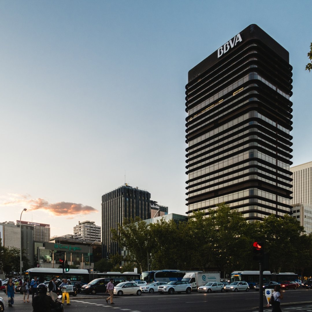 OpenHouseMadrid's tweet photo. 💥¿Cuántas veces habéis pasado por delante del número 81 del Paseo de la Castellana? Este fin de semana, gracias a Open House Madrid, podréis visitar su interior. ¡Os esperamos!
#OpenHouseMadrid #festivalarquitectura #castellana81 #ociogratis #edificiosunicos https://t.co/R63Io7U4ZU