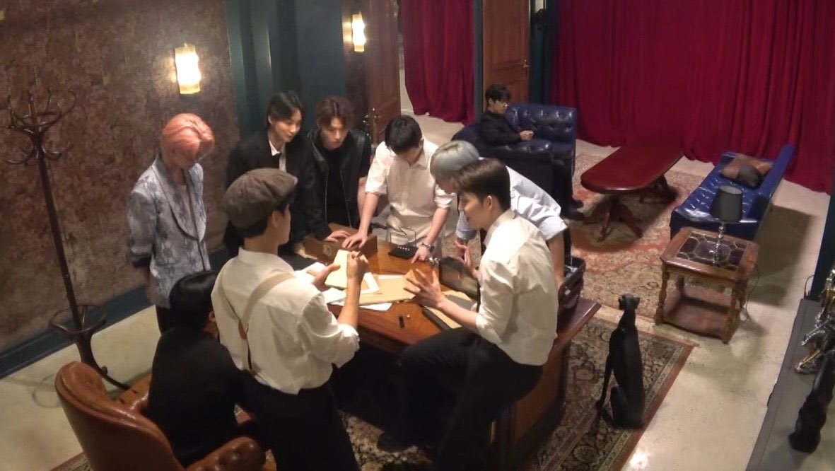 wjh__0610's tweet photo. ドギョムも怪しいけどウォヌも結構怪しい、、1人だけ離れて興味無さそうに座ってるのが全てを知ってるかのような感じで、、 https://t.co/CDukG7htpZ