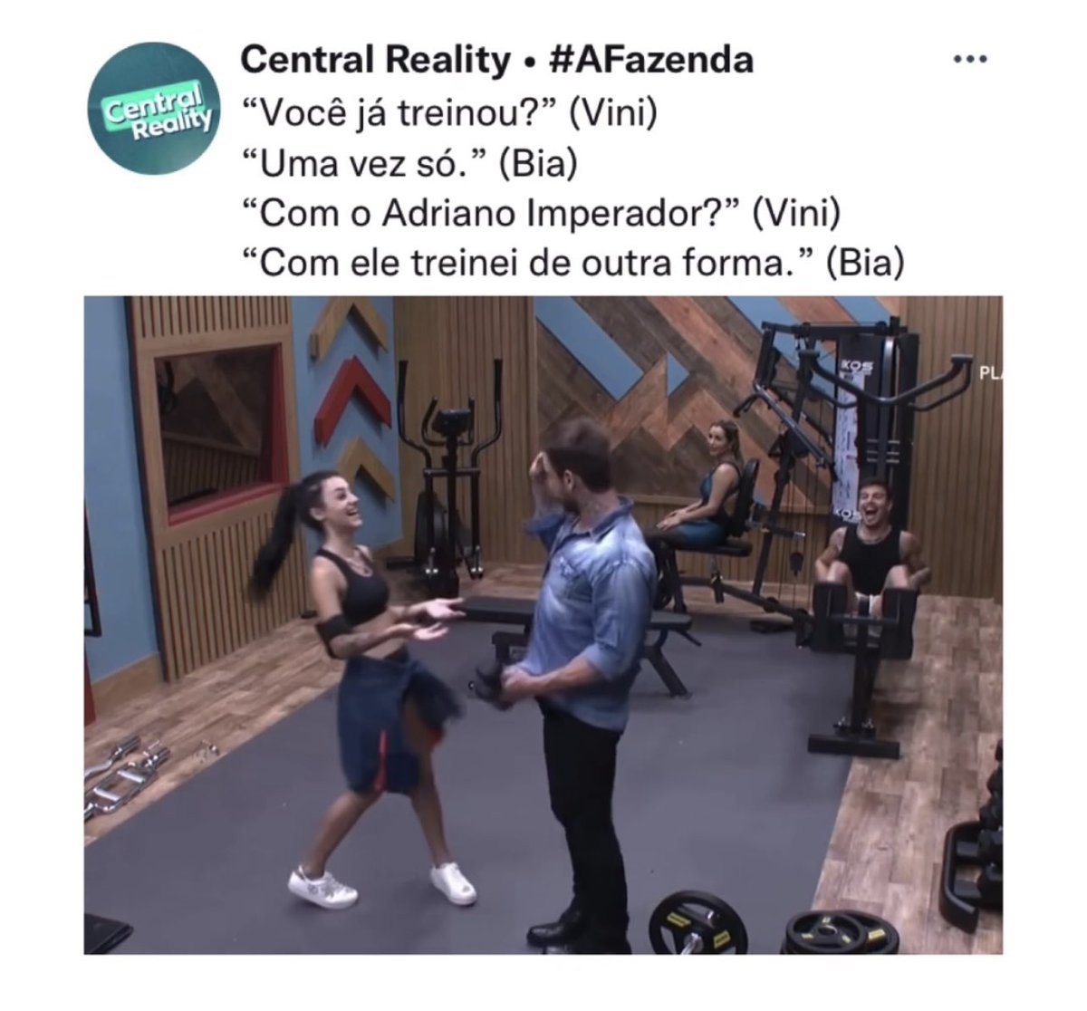 futebol_info's tweet photo. Enquanto isso, em A Fazenda…

Vini: “Você já treinou alguma vez?”
Bia Miranda: “Uma vez só.”
Vini Buttel: “Com o Adriano (Imperador)?”
Bia Miranda: “Com ele eu treinei de outra forma.”

és

📸 PlayPlus/Record | Reprodução https://t.co/1mkzXmDthk