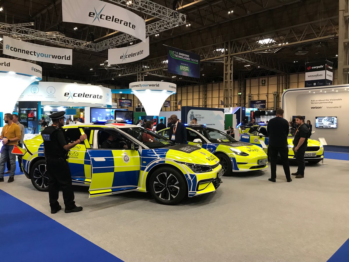 Brilliant day spent at the #emergencyservicesshow with our fantastic @MyBCU BSc Policing students. Some amazing presentations and activities. Thanks to @WadsWadley for organising and @JonathanSJ_Crim & Matt Philips for attending. @WMPolice @CollegeofPolice @WMPHistory