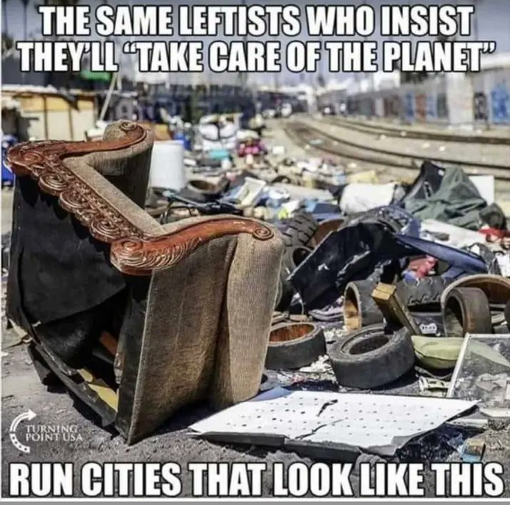 fatherGuidoOTC's tweet photo. @michaeljknowles The Trump families produce elegance and opportunities for all. No crack houses. https://t.co/UJYVdocz8v
