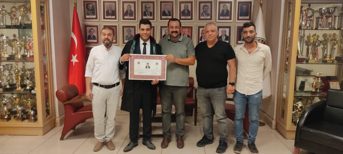 Büromuz stajyerlerimizden Ali Karateke’nin yemin töreni ile Cübbe giydirme merasiminigerçekleştirdik. Bugün itibariyle mesleğe ilk adımını atan Avukat Ali kardeşimize meslek hayatı boyunca sağlıkla başarılı bol kazançlı işler diliyoruz.