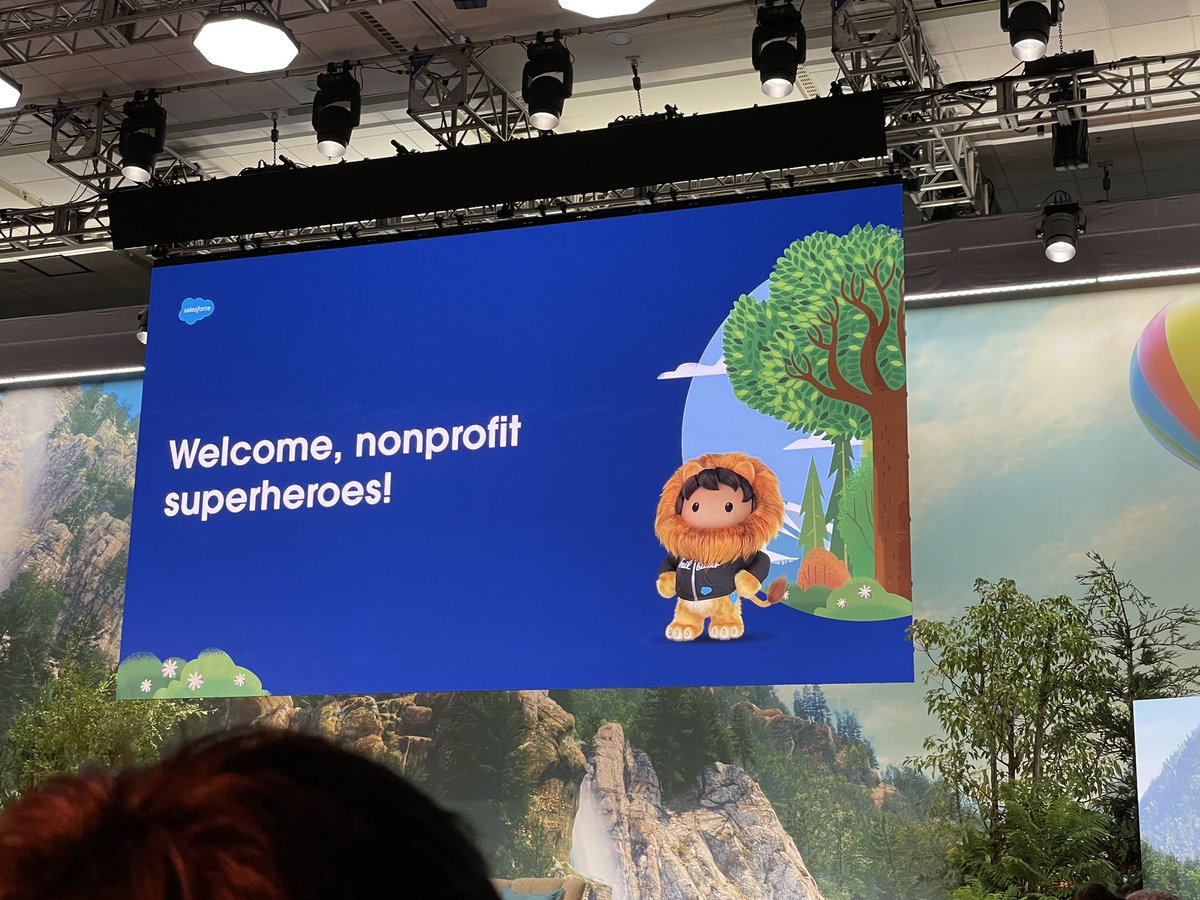 AshleyGrossman's tweet photo. @Dreamforce Day two! Kicking it off with a #nonprofit keynote. https://t.co/aTMlzDlsdK