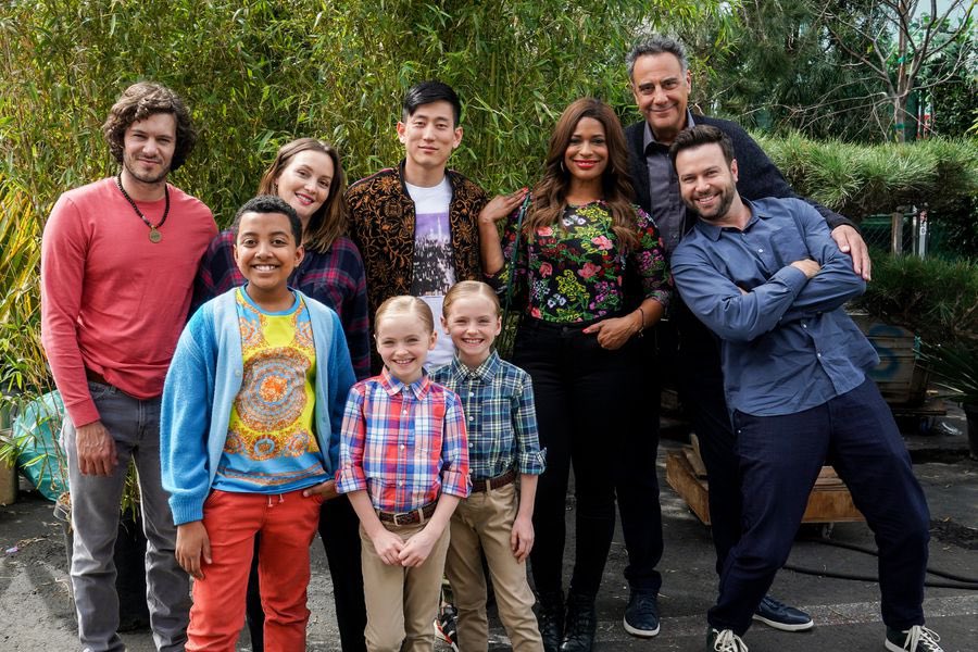 DisneyGirl18's tweet photo. Bring back this amazing cast for one more reunion! Miss my fav #SingleParentsTV village!! โค๏ธโค๏ธ@iamKimrie #BradGarrett #popplas #angill https://t.co/5PtIipo9Sb