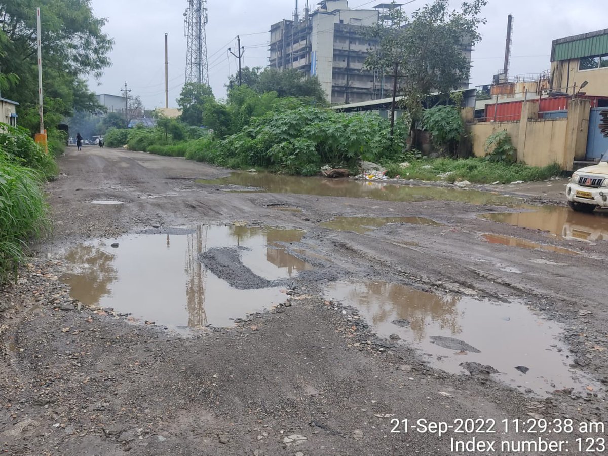 Ambernath_ACF's tweet photo. @PMOIndia @CMOMaharashtra @ThaneCollector @midc_india
@AmbarnathMunic1
Till date several innocent Citizens lost their life due to #Potholes but #AmbernathMunicipalCouncil &amp; #MIDC is habitual of overruling the court order. video evidence of dangerous potholes found in #AMPGate https://t.co/jJQlsyJRyJ
