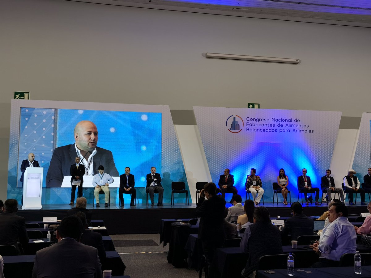 JuanBickel8's tweet photo. Alejandro Valdés Pérez, Presidente de #ANFACA,dio la bienvenida a este II Congreso Nacional de Fabricantes de Alimentos Balanceados para Animales. https://t.co/lXGhY2UlU1
