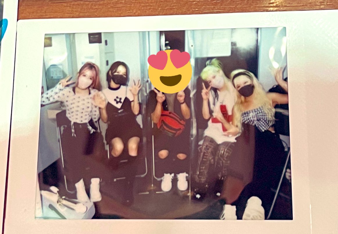 TARU_B_METAL's tweet photo. 2022年9月21日、ホムパ@渋谷。この日を忘れない。大好きな「FLASHBACKS」が聴けた最高のライブはもちろん...神様が与えてくれた「楽屋招待」というギフト🎁✨
緊張しまくって真っ白になったけど、
凄い暖かい雰囲気と幸福感がずっと残ってる🥰メンバーも小山さんも、本当にありがとうございました！ https://t.co/BWt7G3adLI