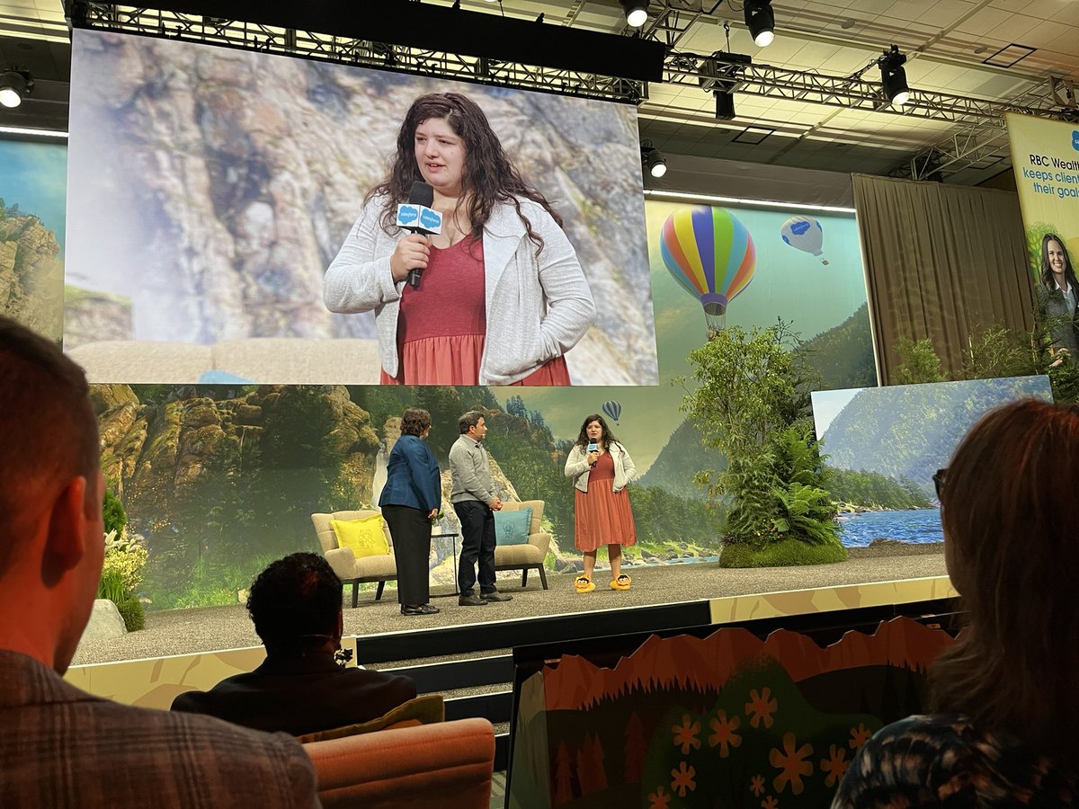 BillCorkill's tweet photo. Go @whysamanthawhy !!  Great to see you on stage at #DF22 https://t.co/VH6IdEVbsy
