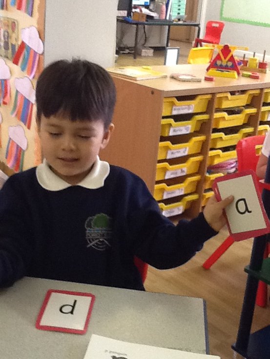 Monkeys class are very lucky to have so many mini teachers sharing their phonics skills with each other! @LancaTB <a href="/LettersSounds/">Little Wandle Letters and Sounds Revised</a>