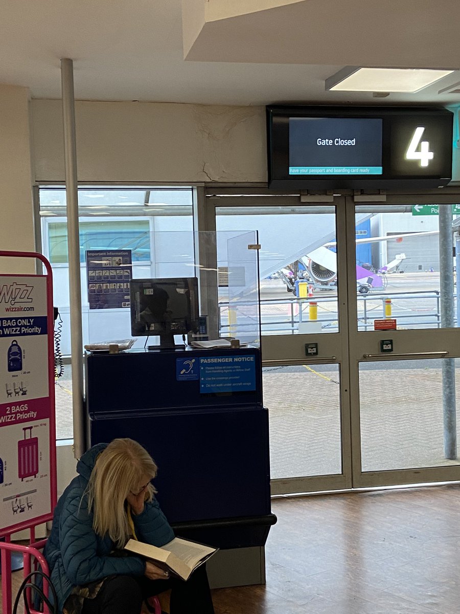 lucyharridge's tweet photo. Hello @WizzAirUK_W9 any update on flight W95173 from London Luton to Dubrovnik please? Received an email at 1pm today to say flight was delayed until 1710. We were told to go to gate 4 at 1610 but the gate says closed and no staff here…help! https://t.co/RKMJPE3WBY