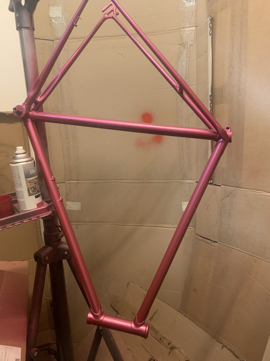 histoire2rouler's tweet photo. devinez la couleur de ce futur vélo : https://t.co/qD2TXkbbn7