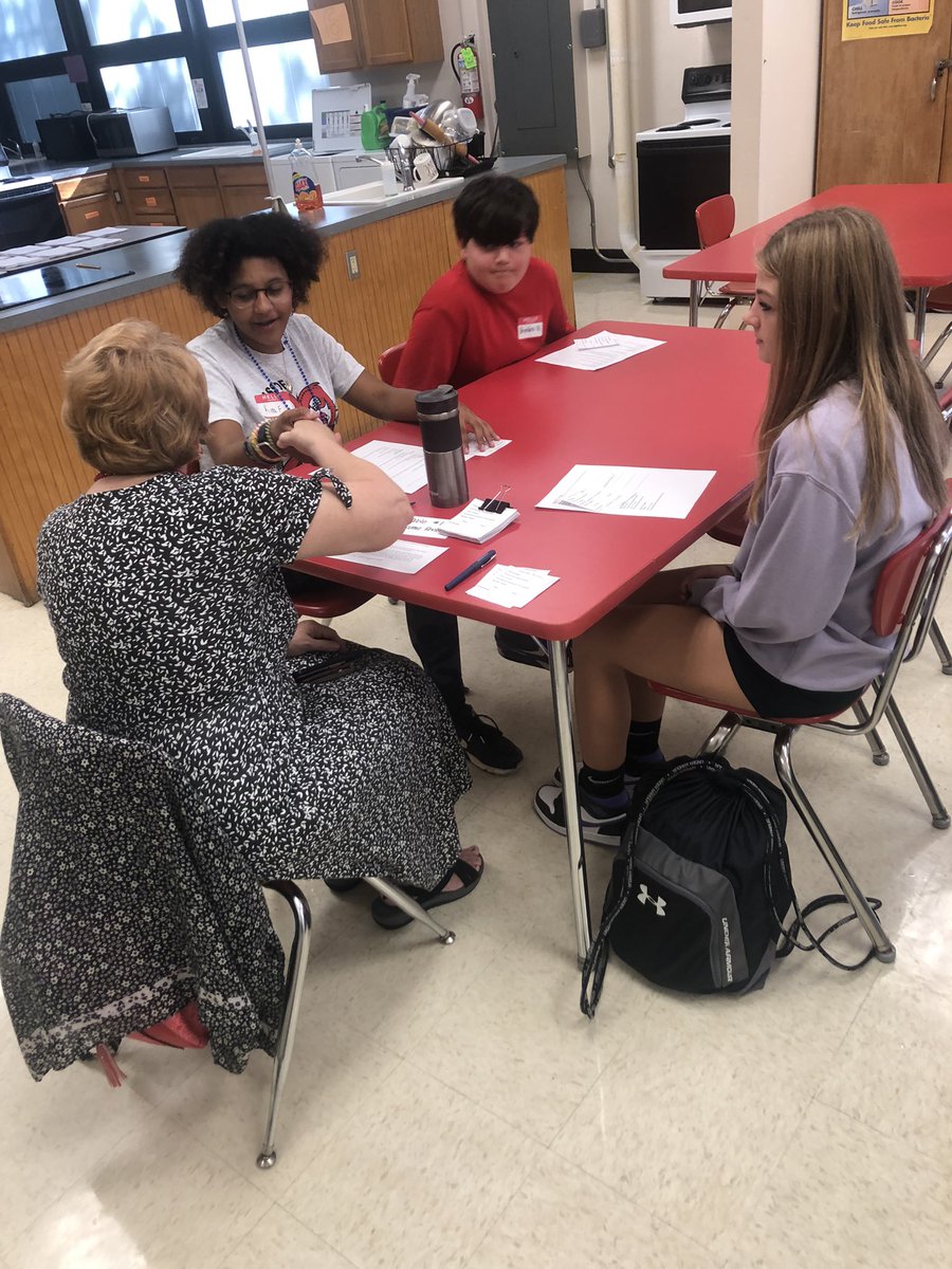 Lisa Van Curen tweet media