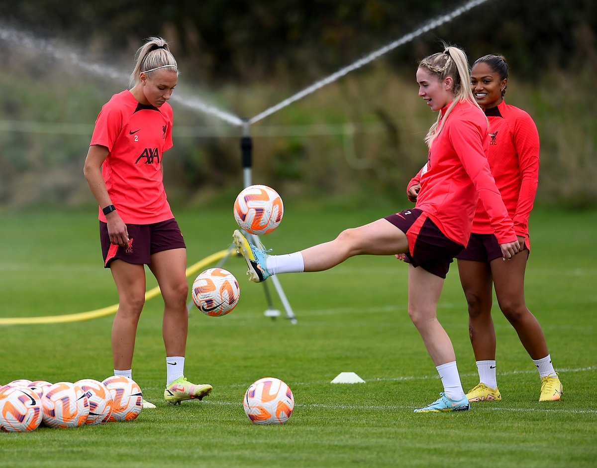 LiverpoolFCW's tweet photo. Attentions turn to a Merseyside derby at Anfield 💪 https://t.co/Ide2EwTPSp