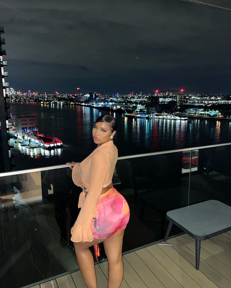 asianGodlive's tweet photo. Brat https://t.co/TyEEaNZ5AY