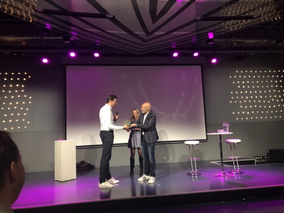 rjpbaan's tweet photo. Heel trots. @stijnbaan @koppertcress heeft geknokt en gewonnen de #MIE22 award, hoe digitale Market Insights je marktpositie als #tuinbouwproducent kan versterken https://t.co/BPjFo9VauY met dank aan https://t.co/FI054RhKFR https://t.co/u2w0qC3Dtz