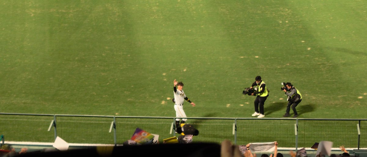 nemumikoppe's tweet photo. カス試合からの糸井引退試合セレモニー
19年間お疲れ様でした https://t.co/3fsREG3lva