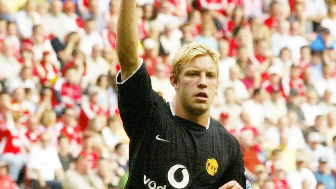 Happy Birthday today to former forward \Smudger\ Alan Smith               