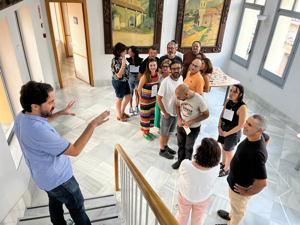fonsvalencia's tweet photo. 📝Comença a Xàtiva el curs “Fent cooperació municipalista”, que té com a objectiu formar en matèria de cooperació internacional a personal polític i tècnic de l’àmbit local

👉El curs s’engloba dins del projecte ❤️#UnFonsDeValors del @fonsvalencia, cofinançat per @GVAcooperacio https://t.co/fRKVNt1JAz