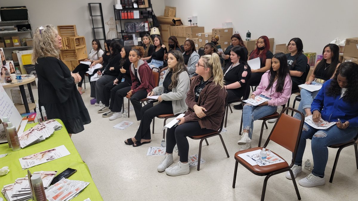 BryanISD_CTE's tweet image. Seniors from both Bryan High School and Rudder High School Cosmetology programs attended a master coloring class hosted by #Joico. Students learned color theory and how it effects their choices in coloring techniques, as well as the chemistry behind the coloring process.