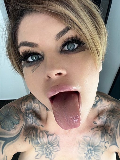 I love it deep! Deepthroat https://t.co/EuG54BCnhX