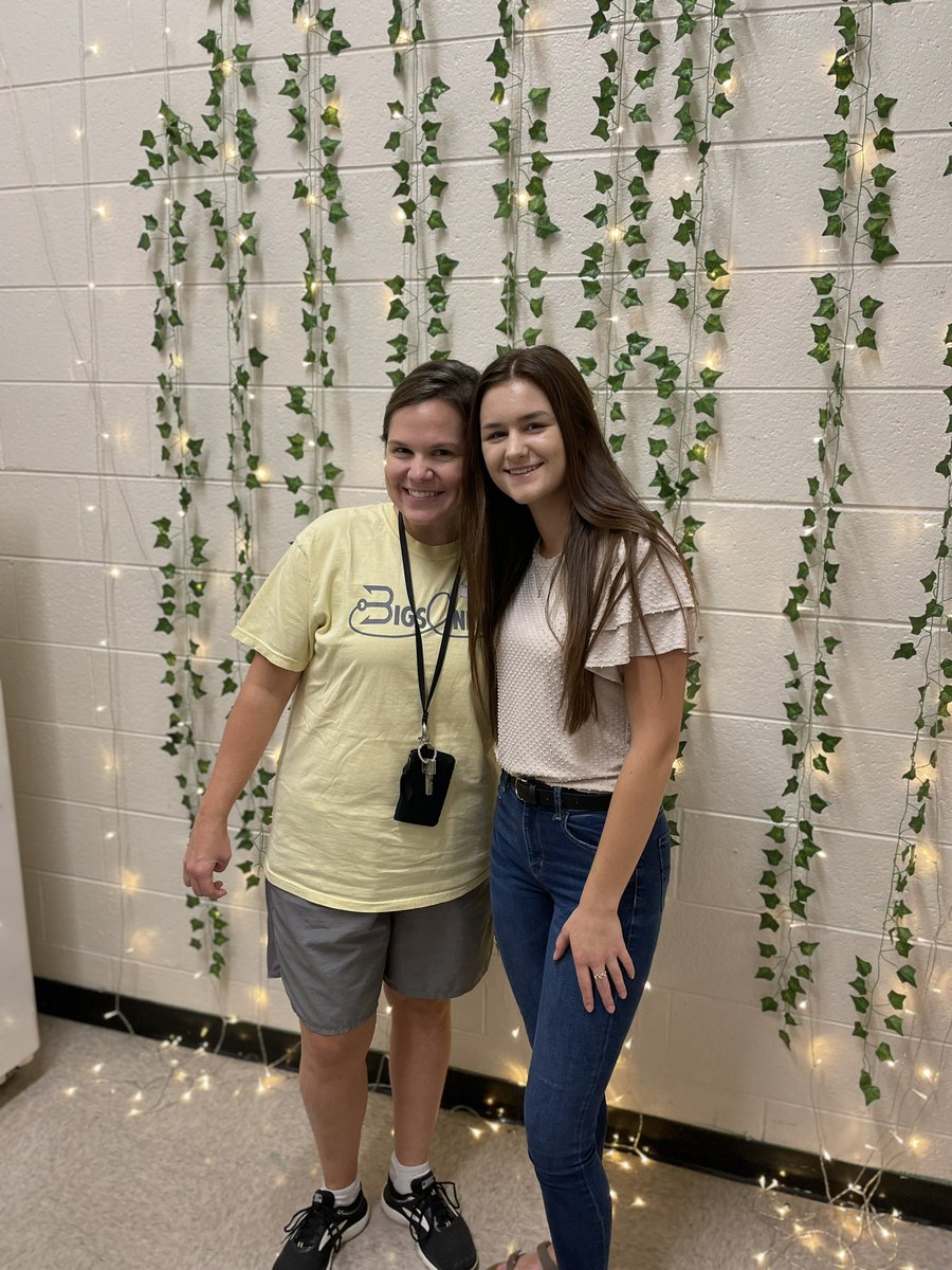 HeltonKacy's tweet photo. Dress Like A Teacher day! These Mrs. Helton lookalikes are looking good! #CHSHoCo https://t.co/nH79QiMdoq