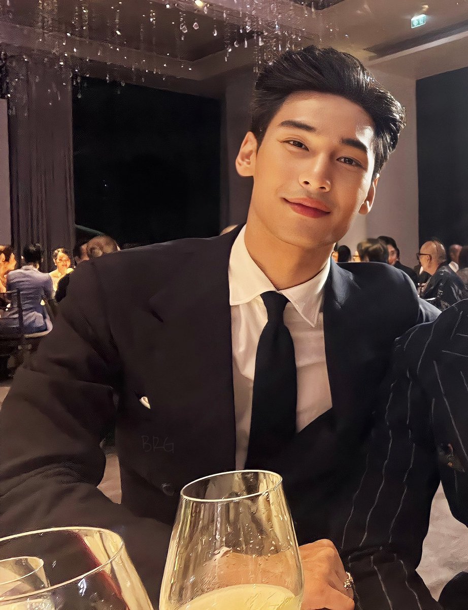 noodadarnana's tweet photo. เค้าหล่อนะแคฝต่เค้ามีแควนแล้ว อิอิ #Voguegala2022XMileApo https://t.co/0GVLR2nXxT