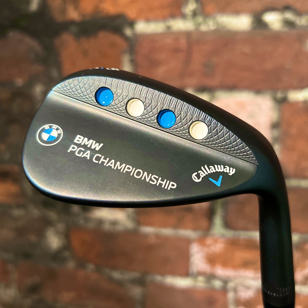 NEW VID AND GIVEAWAY! 
I’ve got 2 custom BMW wedges to giveaway. To enter RT + ❤️ this post then hop across and watch the vid from Wentworth 👇
👉 youtu.be/ifSW7Wbd5ac 
Both wedges are 56* loft and 10* bounce with S200 shafts. Draw for 2 winners made in 7 days! <a href="/bmwgolfsport/">BMW Golfsport</a>