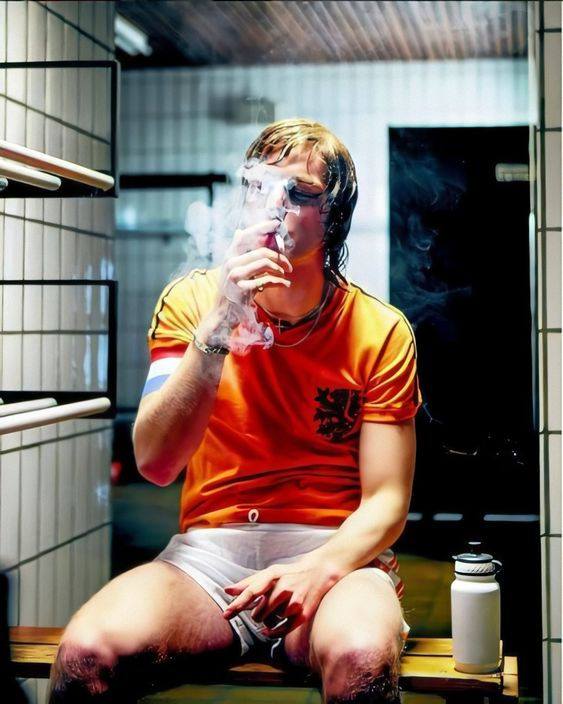 pedestrian's tweet photo. Johan Cruijff https://t.co/CVHXNDCKHw