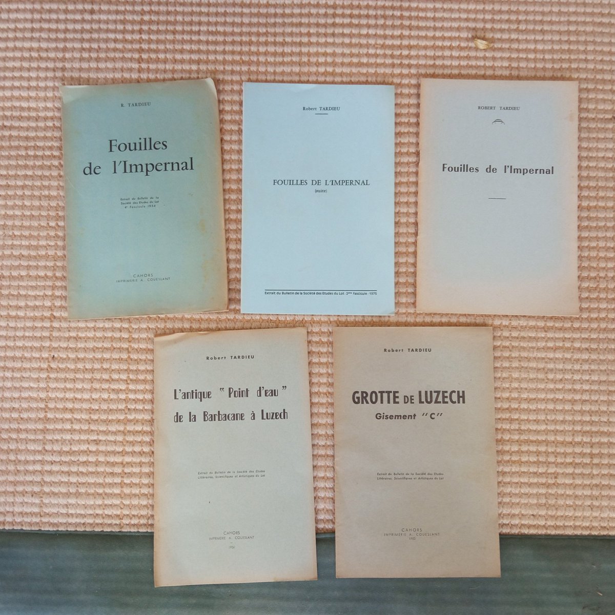 ZBrocantou's tweet photo. La saga archéologique de Robert Tardieu sur #Uxellodunum #Luzech est en exclusivité chez Zilou.
Les 5 fascicules d'époque en tirage limité pour 20€ https://t.co/cSGjfYTMEG