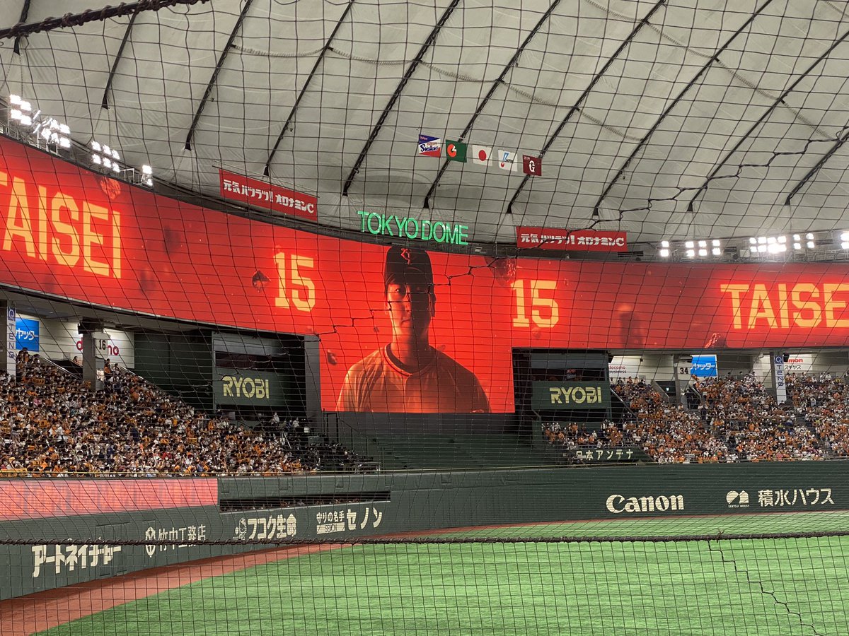 ABCD54676541's tweet photo. 昨日ですが、
ラストドーム行ってきました。

久しぶりの野球観戦勝ってよかった。
楽しかった。
また来年も東京ドームよろしくお願いします。
なんだかんだいって坂本かっこよかった。
#巨人　#東京ドーム
＃巨人ファンと繋がりたい
＃巨人ファン https://t.co/vlDjqGMcCG